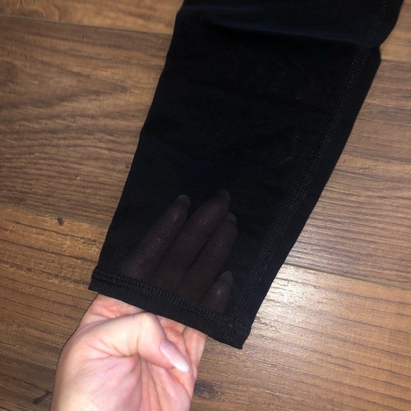 ALO yoga Leggings - Picture 5 of 11